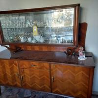 Vetrinetta anni 60 con vetri scorrevoli illuminata