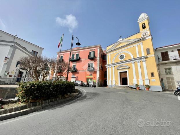 2 LOCALI A BARANO D'ISCHIA