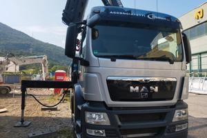 MAN CON  RIBALTABILE TRILATERALE E GRU BONFIGLIOLI