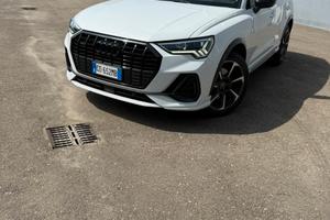 Audi q3 business  2.0 tdi s line edition quattro