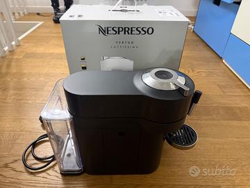Macchina Caffè Nespresso Vertuo Lattissima