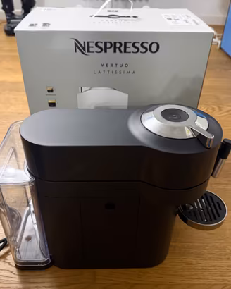 Macchina Caffè Nespresso Vertuo Lattissima