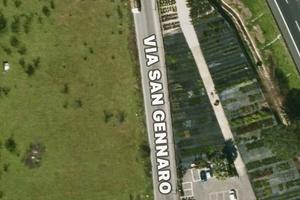 Ampia area di sosta parcheggio e deposito