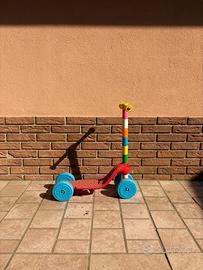Monopattino per bambini 4 ruote in plastica