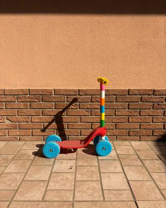 Monopattino per bambini 4 ruote in plastica