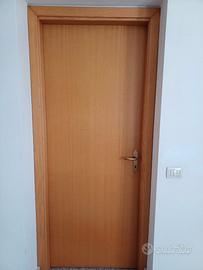 Porte n.6 complete di cornici,maniglie e telaio.