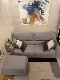 Divano letto matrimoniale con pouf contenitore.