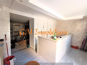 Negozio in zona commerciale