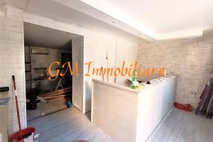 Negozio in zona commerciale