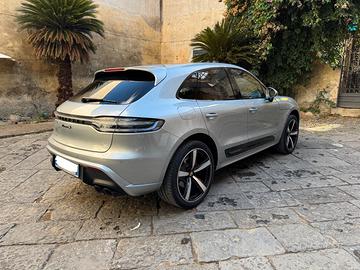 PORSCHE Macan - 2023