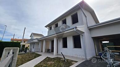 CAMPAGNA LUPIA - CASA A SCHIERA