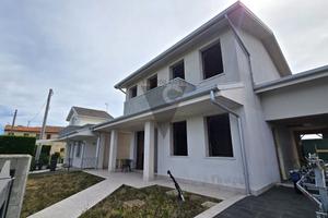 CAMPAGNA LUPIA - CASA A SCHIERA