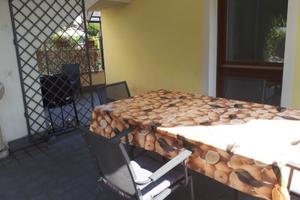 Appartamento con corte e parcheggio privati