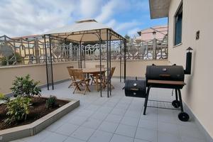 Semindipendente quadrivano con cortile