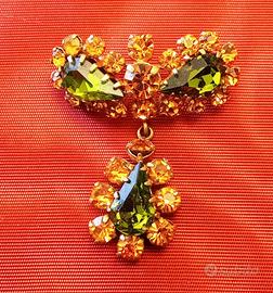 Spilla trittico anni '60 con pietre verdi e gialle