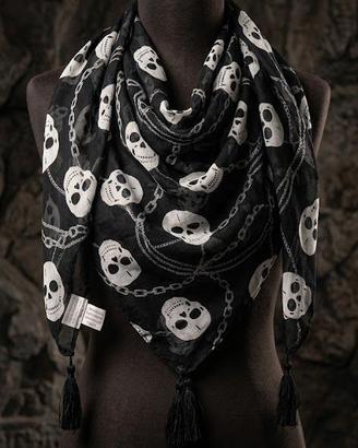Nuovo Foulard Gotico Teschio Maxi Quadrato (112cm)