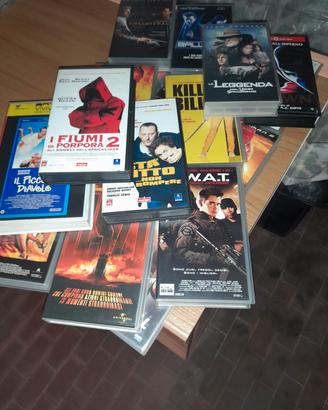 70 dvd di film,piu 50 vhs di film recenti