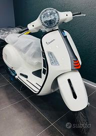 Piaggio Vespa 300 GTS SUPER SPORT