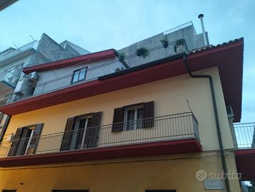 Casa indipendente con ampio terrazzo