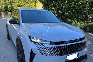 Peugeot e3008