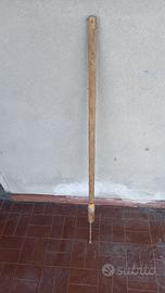 MANICO IN LEGNO ROBUSTO PER GIARDINO.