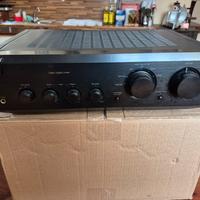 Amplificatore Sony,  più casse Sony. 