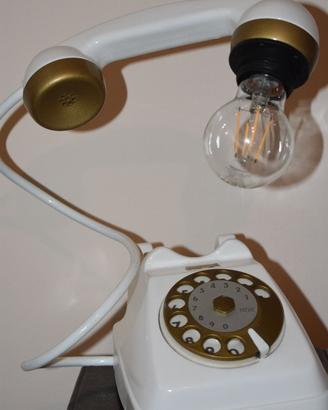 Lampada artigianale con telefono vintage SIP