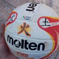 Palloni in cuoio cuciti a mano