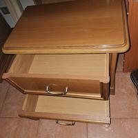 2 comodini in legno