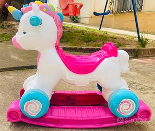Unicorno a dondolo