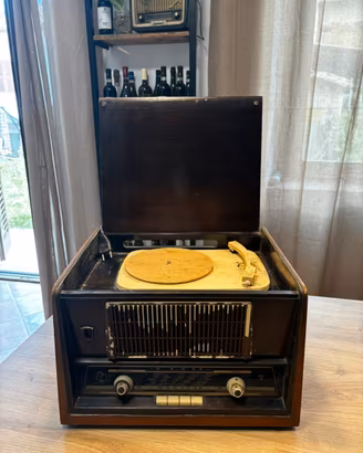 radiofonografo d'epoca a valvole