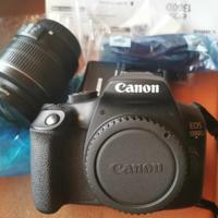 Canon EOS 1300D con obiettivo