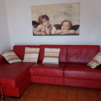 Divanoletto in pelle con isola e contenitore