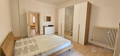 Stanza per ragazze difronte all'osp. maggiore