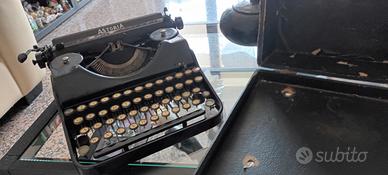 macchina da scrivere Astoria vintage