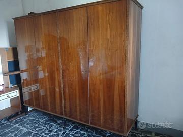 Armadio vintage 4 ante capiente in legno lucido