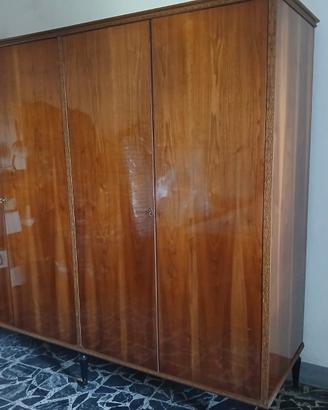 Armadio vintage 4 ante capiente in legno lucido