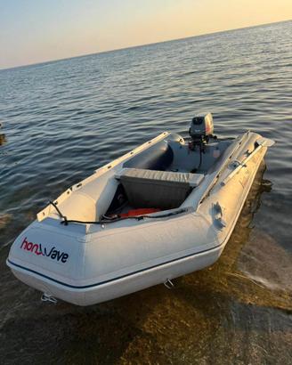 Gommone con motore