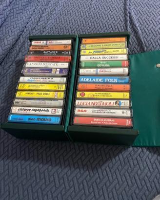 Ampia collezione di cassette musicali vintage