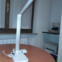 lampada LED da scrivania