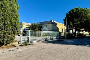 CAPANNONE A COLONNELLA