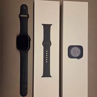 Apple Watch Series 8 con cassa da 45mm