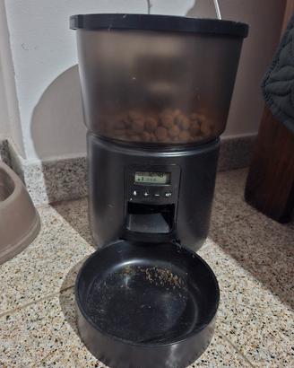 distributore automatico per cibo cani e gatti
