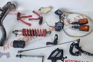 Vari ricambi Yamaha tenere 34l