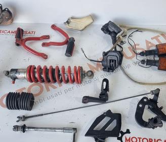 Vari ricambi Yamaha tenere 34l