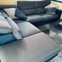 Divano angolare con pouf