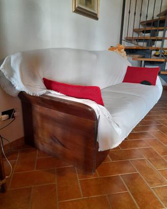 divano in legno con poltrone