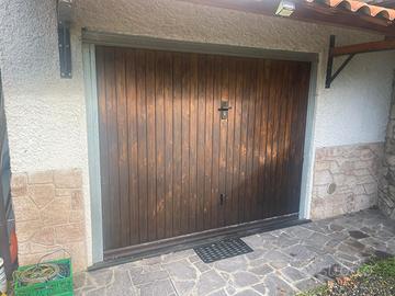 Portone garage in legno