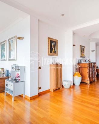 EUR - Prestigioso attico in Via del Giordano