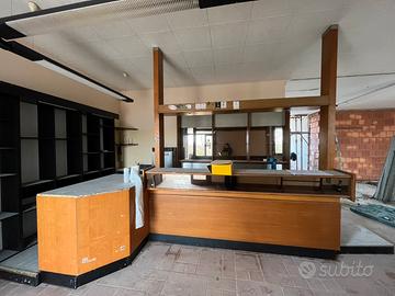 Bancone da bar e pedana